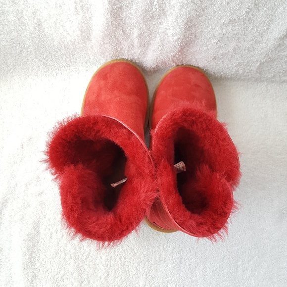 *SOLD*UGG Girls Boots - Picture 7 of 8